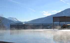 Der Outdoor-Pool mit Wintermanorama
